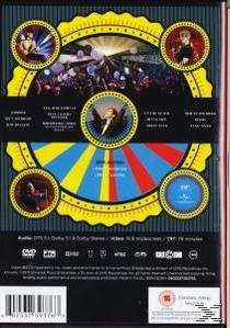 DVD borító színes dizájnnal, címmel, előadók nevével és dalcímekkel.