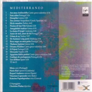 CD borító fekete-fehér dalkivonatokkal, színes háttérrel.