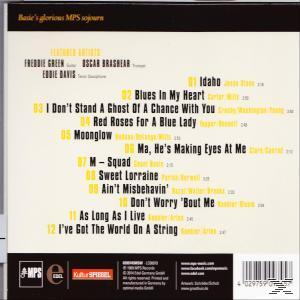 CD-Cover mit Titelliste und Künstlernamen auf gelbem Hintergrund mit Text.