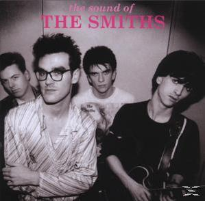 Albumcover für The Smiths. Vier Männer stehen, Bandname oben. Ein Mann mit Brille.
