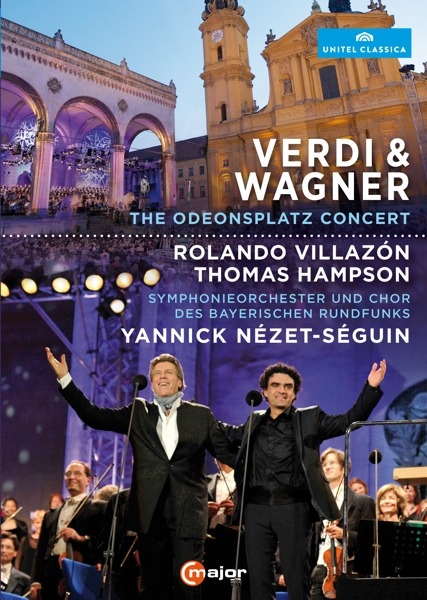 Verdi & Wagner Konzertplakat mit Darstellern auf der Bühne und einer Stadt im Hintergrund.