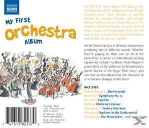CD tok hátulja szöveggel és egy zenekar rajzával. A címe "My First Orchestra Album".