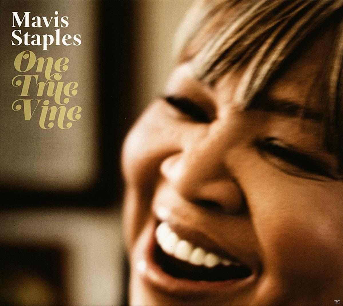 Albumcover zeigt Mavis Staples lächelnd, mit goldenem Text 'One True Vine'.