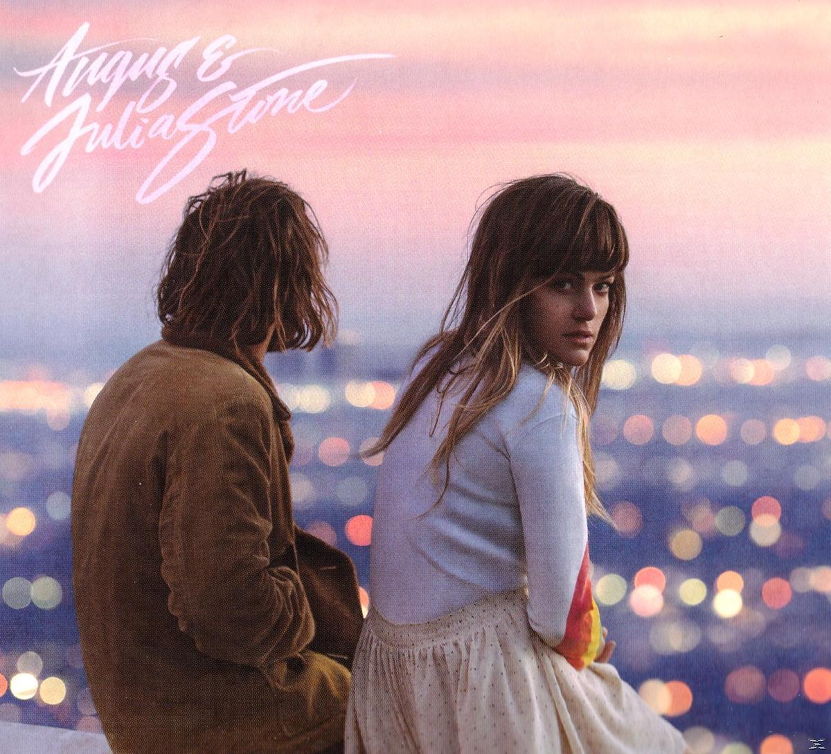 Albumhoes: Twee mensen op een heuvel, kijken naar stadslichten. Tekst: Angus & Julia Stone. Roze lucht, wazige achtergrond.