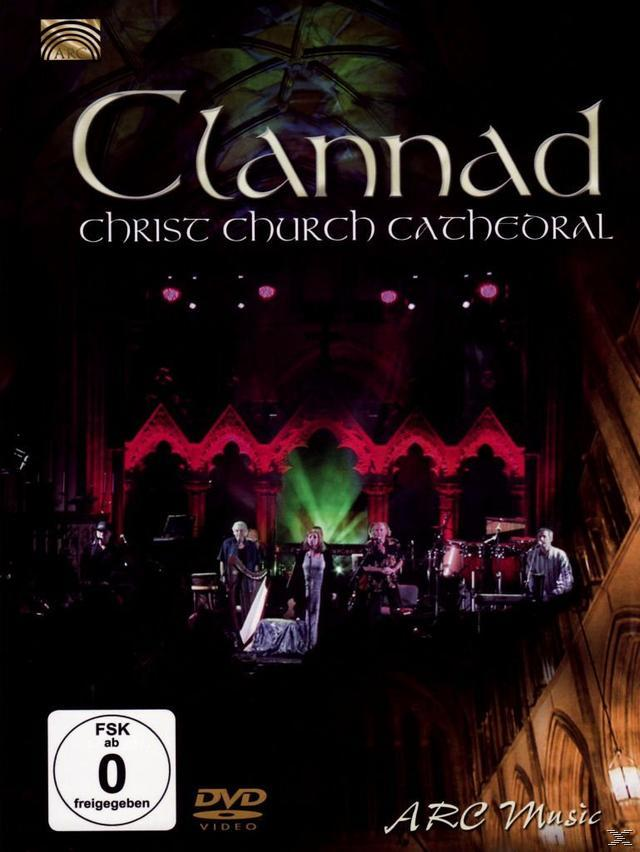 DVD-Cover einer Bühnenaufführung mit spielender Band. Titel: 'Clannad' und 'Christ Church Cathedral'.
