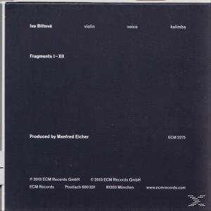Album-Rückseite, schwarzer Hintergrund mit weißem Text. Credits für Iva Bittová und andere Musiker. Minimalistisches Design.