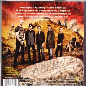CD-Cover mit einer Gruppe von Männern, die vor einem Felsen mit Text stehen, mit einem dunkelroten/braunen Hintergrund.