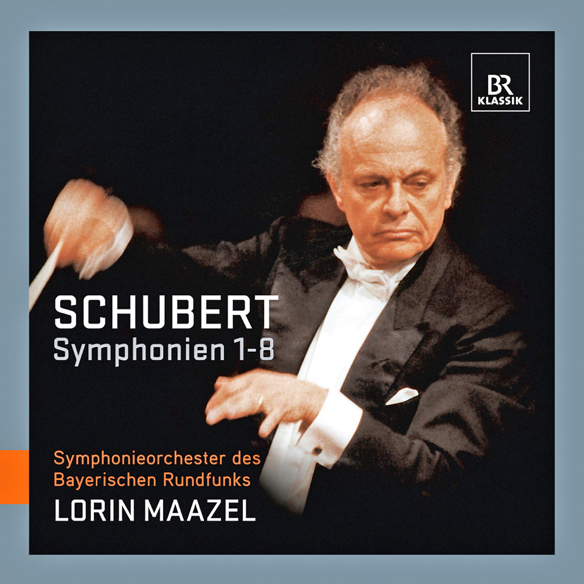 Albumcover von Schubert Symphonien 1-8. Zeigt einen Mann, der vor schwarzem Hintergrund dirigiert.
