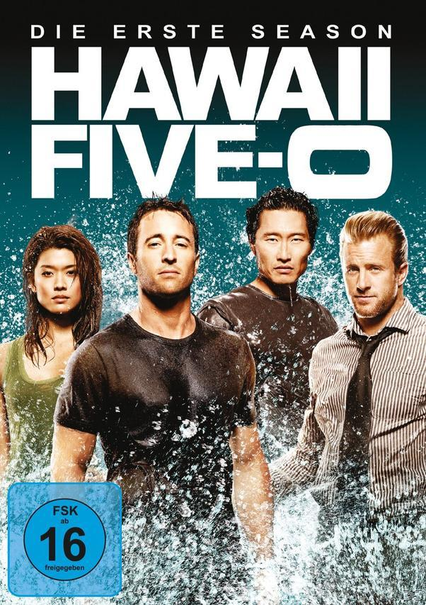 DVD-Cover für Hawaii Five-0 mit vier Schauspielern, Wasserspritzern und dem Serientitel.