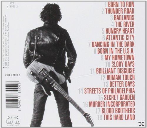 Rückseite einer CD mit einem Mann, der eine Gitarre hält. Songtitel sind rechts gelistet.
