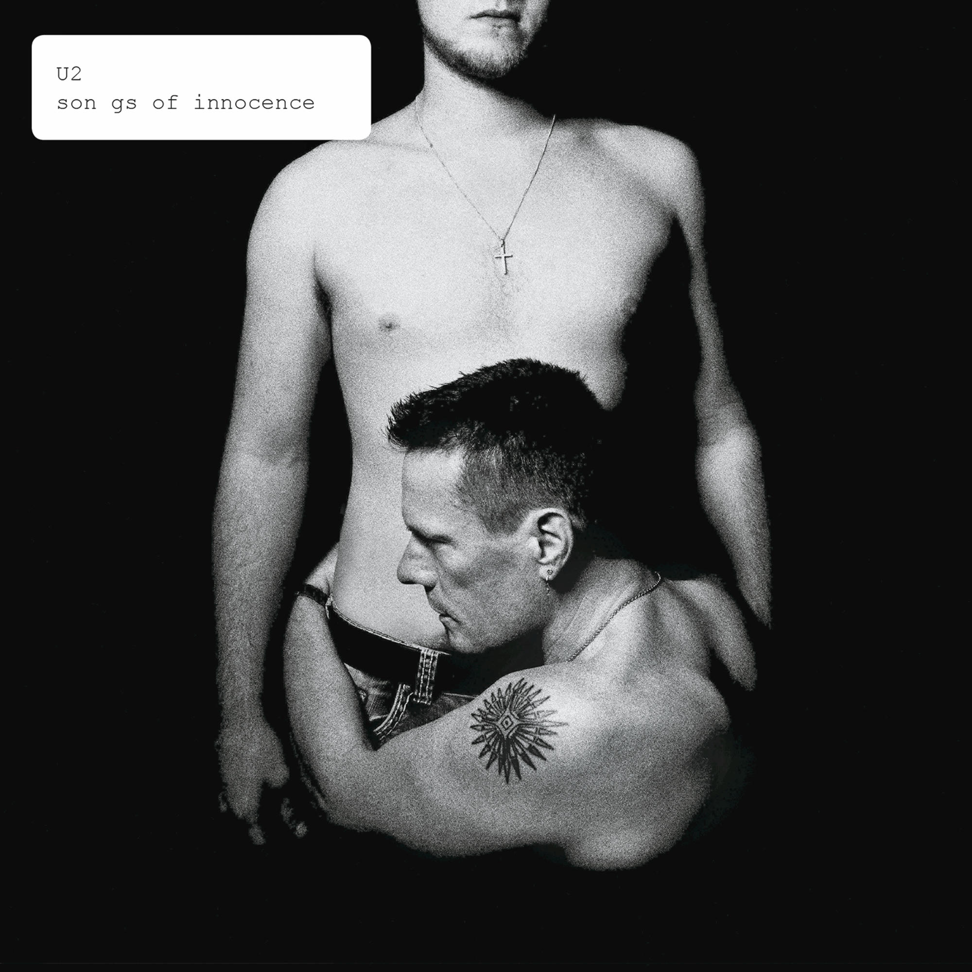 Schwarzweiß-Albumcover mit zwei Männern ohne Hemd. U2, Songs of Innocence.