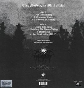 Albumcover mit Text und einem dunklen, unheilvollen Bild eines Schädels und eines Kreuzes.