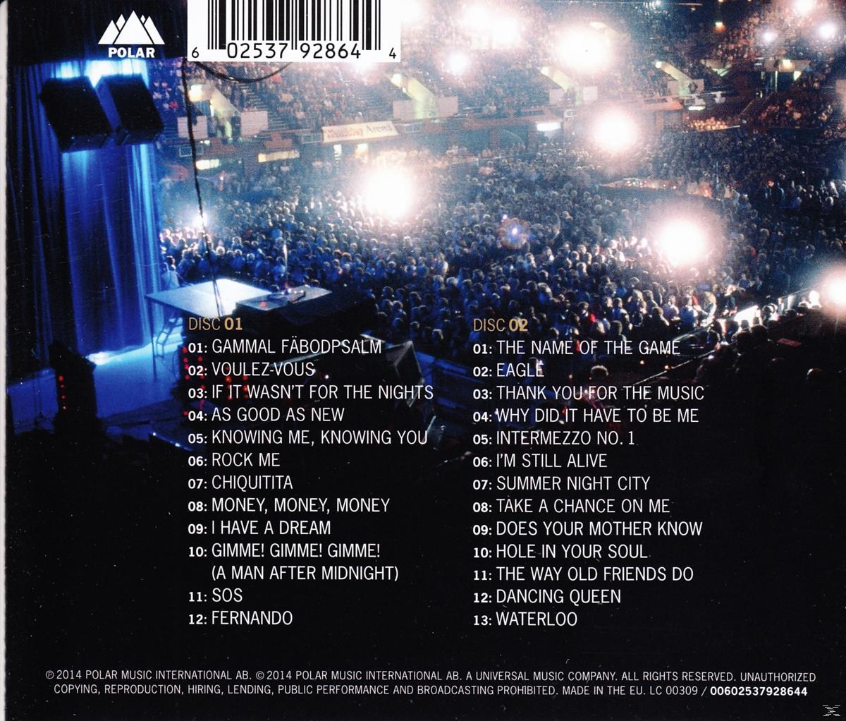 Rückseite eines CD-Cases mit zwei Disc-Tracklisten und einer Menschenmenge in einem Stadion. Der Text ist auf Englisch.