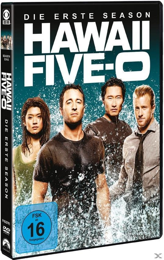 DVD-Cover: Vier Personen, Wasserspritzer-Hintergrund, Titel 'Hawaii Five-O'.