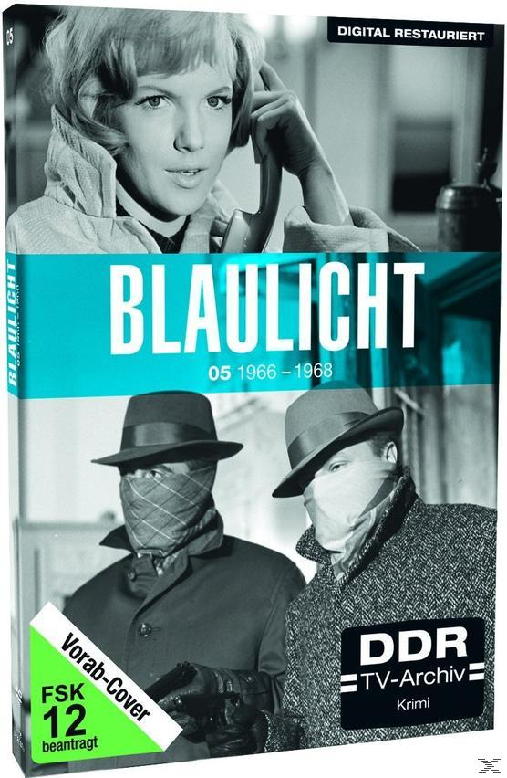 DVD-Cover mit einer Frau am Telefon und zwei Männern mit Hüten. Deutscher Text.