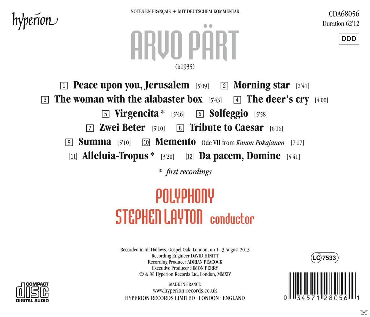 CD-Cover mit Text, der Songtitel, Künstlernamen und einen Barcode unten auflistet. Weiße und schwarze Farben.