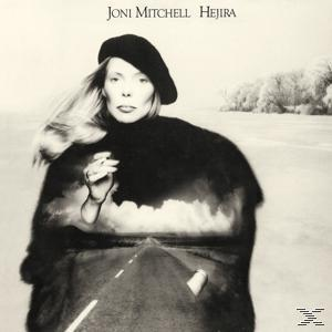 Albumcover mit Joni Mitchell mit schwarzer Baskenmütze, vor einer Straße und Bäumen in Schwarzweiß.