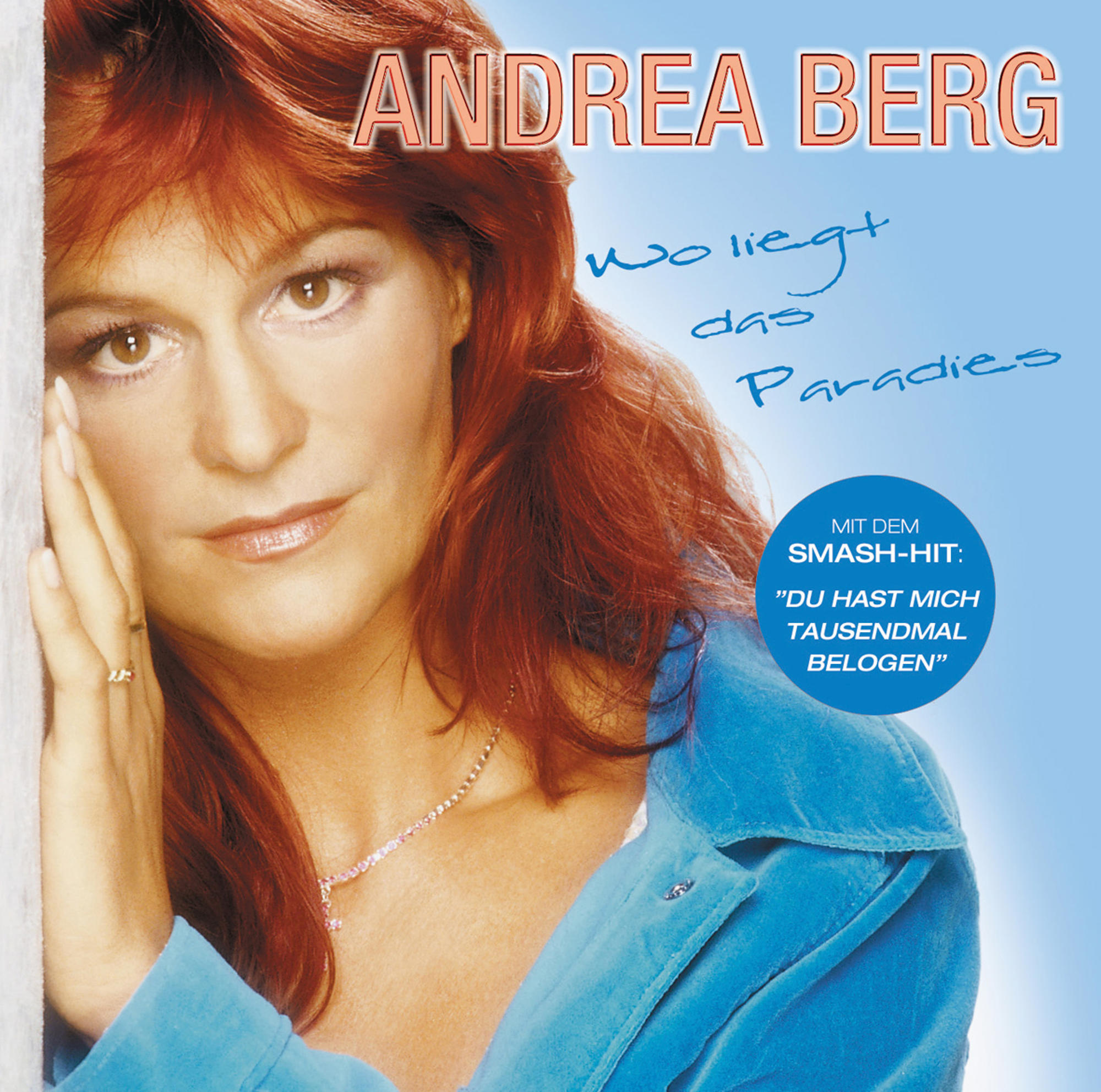 Andrea Berg Albumcover. Sie schaut in die Kamera. Text lautet 'Wo liegt das Paradies'.