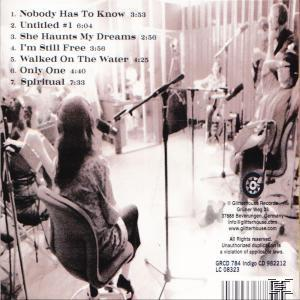 CD-Hüllenrückseite. Foto einer Band, die spielt. Text mit Songs und Credits.
