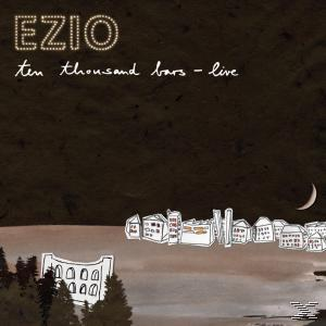 Albumcover mit dem Text 'EZIO ten thousand bars - live' und einer skizzierten Stadtlandschaft.