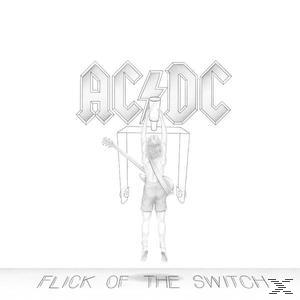 AC/DC-Logo über einem Mann, der eine Gitarre hält. Der Hintergrund ist weiß, mit Text unten.