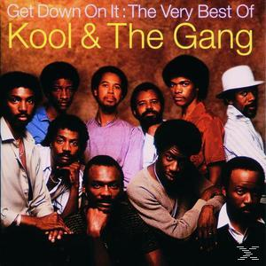 Albumcover mit Kool & The Gang Mitgliedern. Männergruppe, brauner Hintergrund, Albumtitel oben.