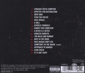 CD-Cover-Rückseite mit Titelliste eines Rap-Albums. Der Text ist rot auf schwarzem Hintergrund.