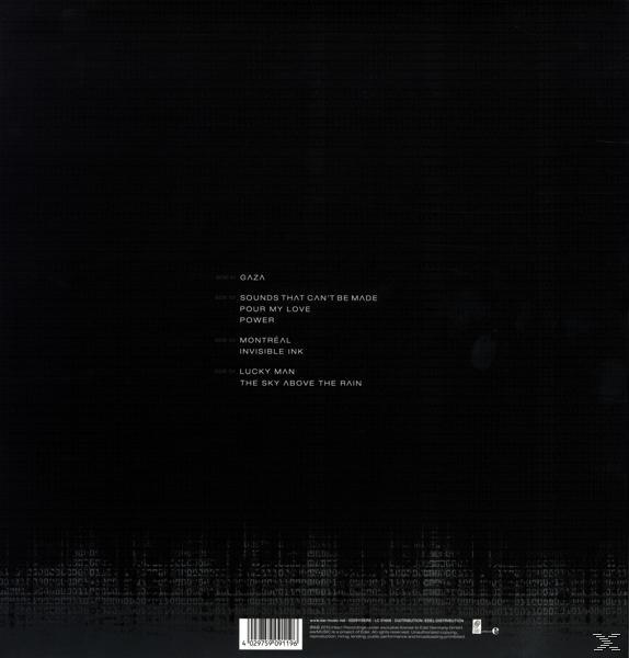 Schwarzer Hintergrund. Weißer Text. Listet Songtitel auf. Barcode und Copyright-Infos.