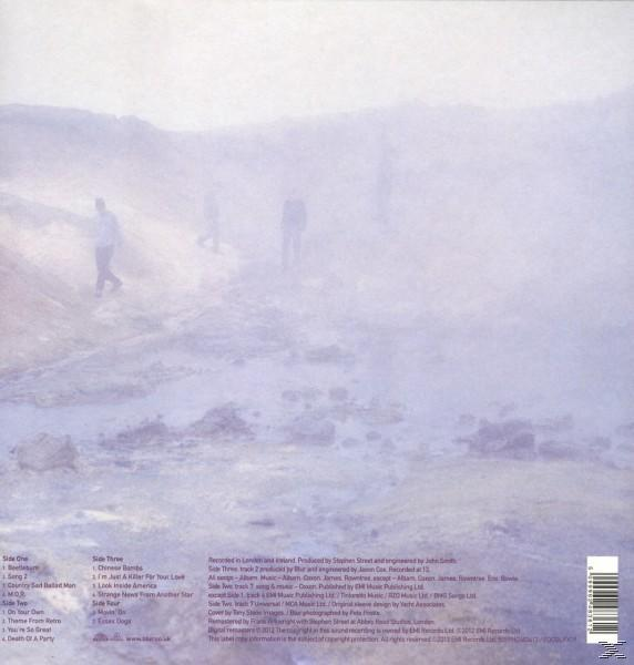 Albumcover mit einer stimmungsvollen, nebligen Landschaft. Silhouetten gehen auf einem Pfad. Text an der Seite.