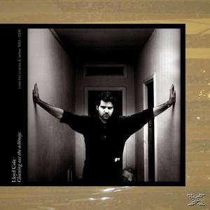 Albumcover mit einem Mann in einem Flur. Er lehnt an den Wänden. Text befindet sich in der oberen linken Ecke.