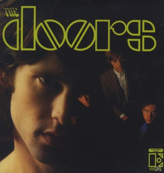 Albumcover von 'The Doors'. Zeigt Jim Morrisons Gesicht im Vordergrund und andere Bandmitglieder im Hintergrund.