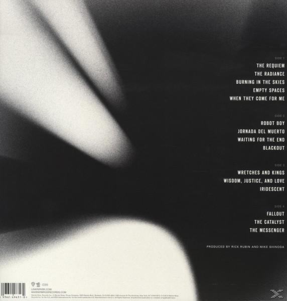 Album borító fehér absztrakt formákkal és fekete háttérrel, szöveg jobbra.