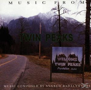 Albumcover mit einer Berglandschaft und einem Schild mit der Aufschrift „Welcome to Twin Peaks“. Grüner Text auf blauem Himmel.