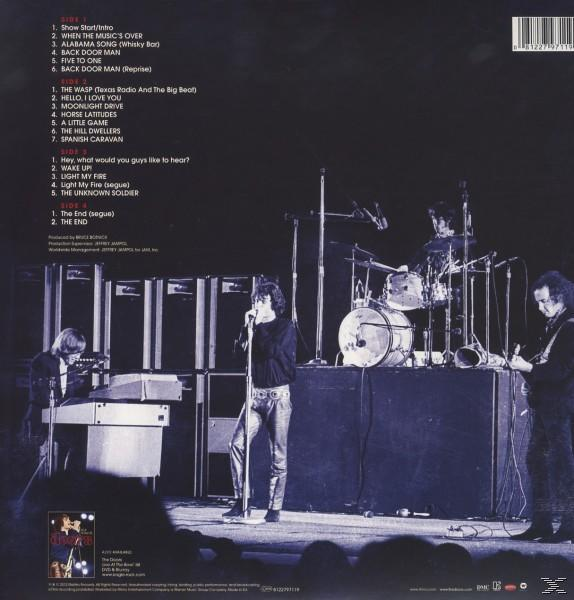 Albumcover mit einer Band auf der Bühne. Rückseite des Doors Albums.