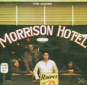 Albumcover: Vier Personen vor einem Schild mit der Aufschrift Morrison Hotel und The Doors.