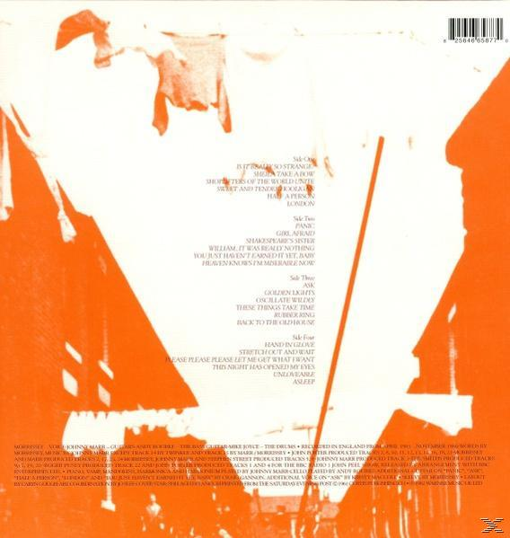Albumcover mit orangefarbenem Hintergrund und Text, abstraktes Design.