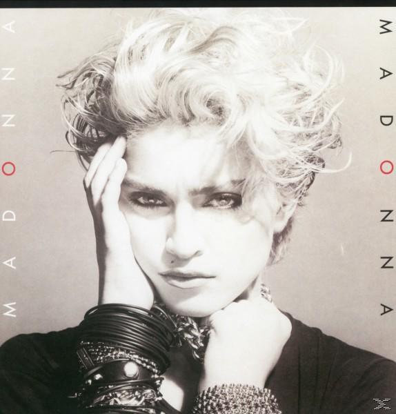 Madonna Albumcover: Madonna mit blonden Haaren, Schmuck tragend, in Schwarzweiß.