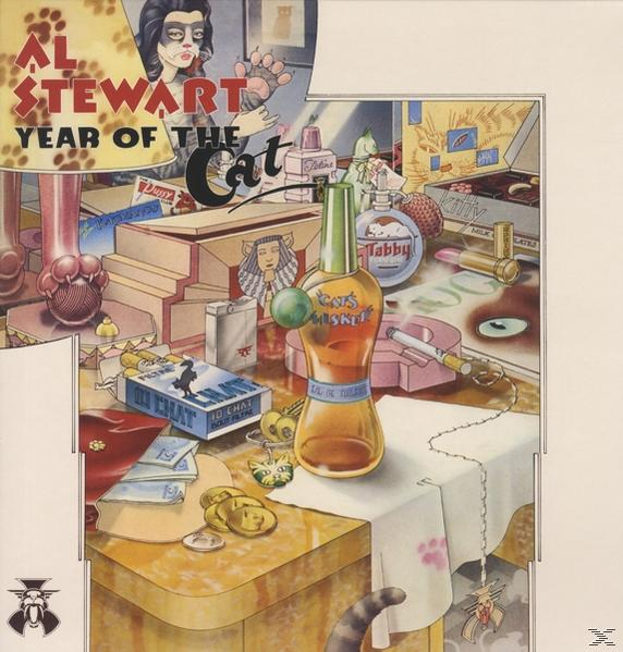Albumcover: Ein überladener Tisch mit einer Katze, Parfüm, Zigaretten und dem Titel 'Year of the Cat'.
