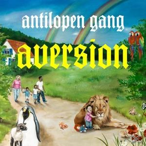 Albumcover. Antilopen Gang, Aversion. Cartoon-Szene mit Familie, Löwe, Pinguin und Regenbogen.