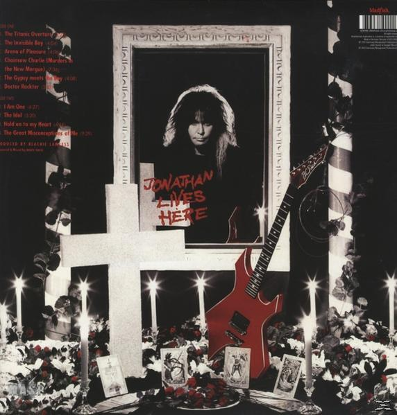 Albumcover: ein Bild eines Mannes in der Mitte, mit einer Gitarre und einem Kreuz. Der Titel lautet Jonathan Lives Here.