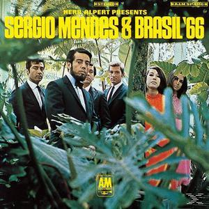 Albumcover mit Bandmitgliedern in Anzügen zwischen Blättern. Titel: Sergio Mendes & Brasil '66.
