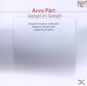 Albumcover mit Text oben und hellem Hintergrund. Text steht in der Mitte.