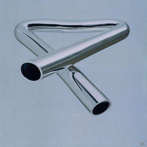 Ein silbernes Musikinstrument in Form eines Metall-Dreiecks.