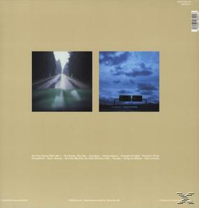 Egy album hátlapja két négyzet alakú képpel. A borítón világosbarna színű szöveg található.