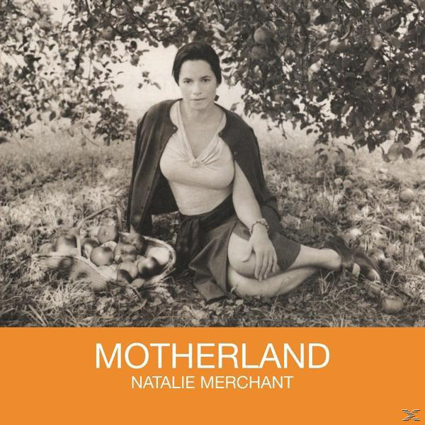 Album borítója egy nővel, aki a füvön ül, almákkal egy kosárban, valamint a 'MOTHERLAND' szöveggel és az előadó nevével.