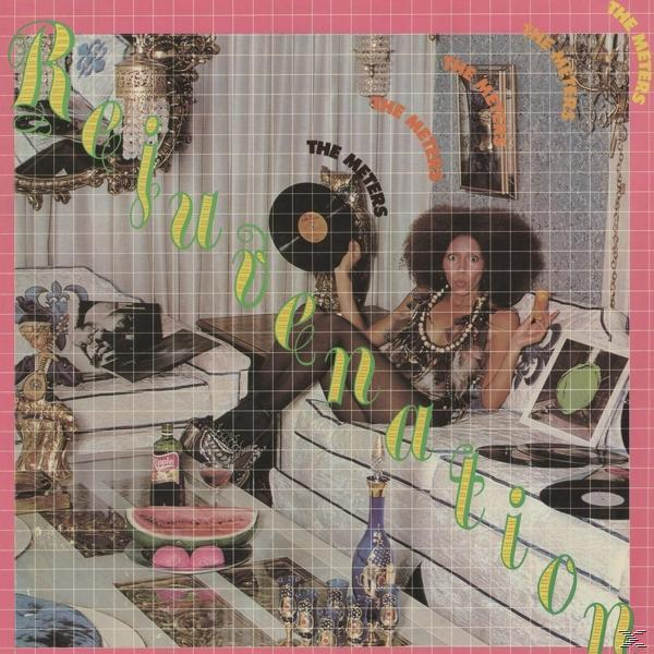 Album borító. Nő a kanapén, lemezt tartva. Rózsa és rács háttér. Szöveg: Rejuvenation, The Meters.