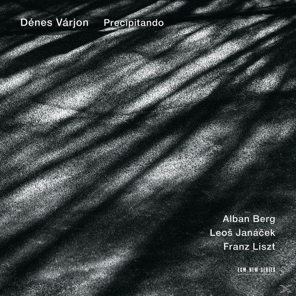 CD-Cover mit grauem, strukturiertem Hintergrund. Weißer Text ist oben und unten auf dem Cover platziert.