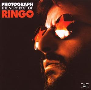 Album borító Ringo Starr-ral napszemüvegben, arca kitölti a keretet, és szöveg.