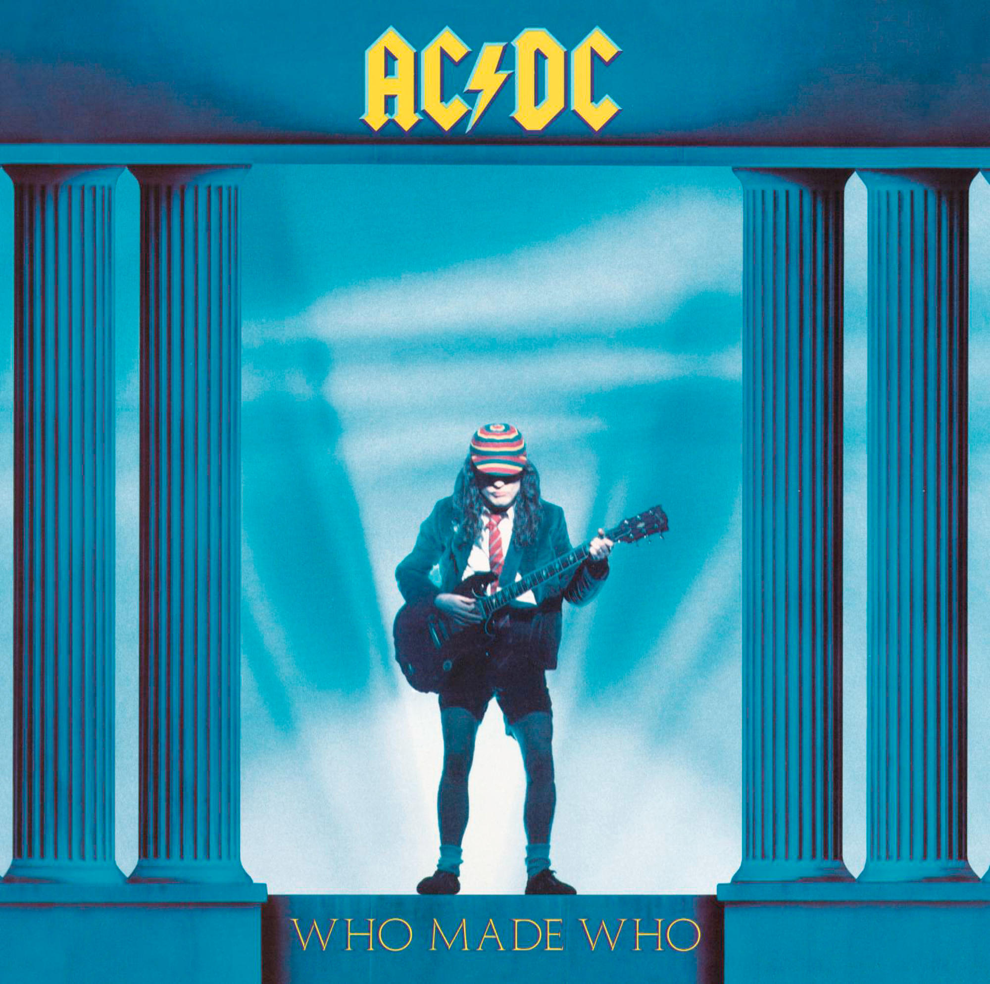 Albumcover: AC/DC - Who Made Who, mit einem Mann, der vor zwei Säulen Gitarre spielt.