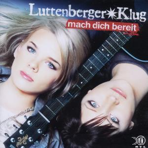 Zwei Frauen mit Gitarre auf einem CD-Cover. Blond und brünett, sie schauen hoch und lächeln. Titel: Luttenberger*Klag.